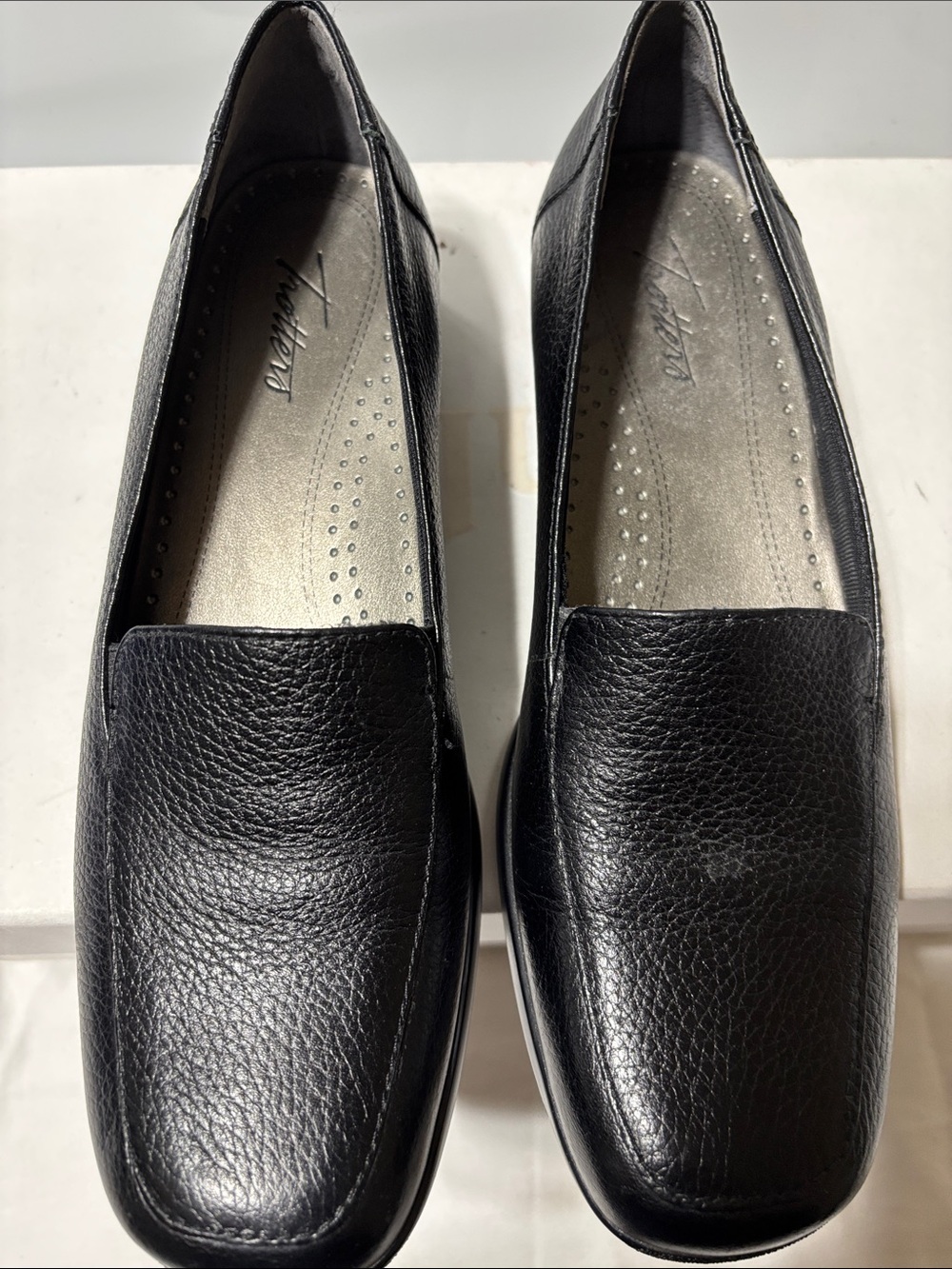 Trotters Black Leather Slip-On Loafers for women. Size 8N. Like new!
